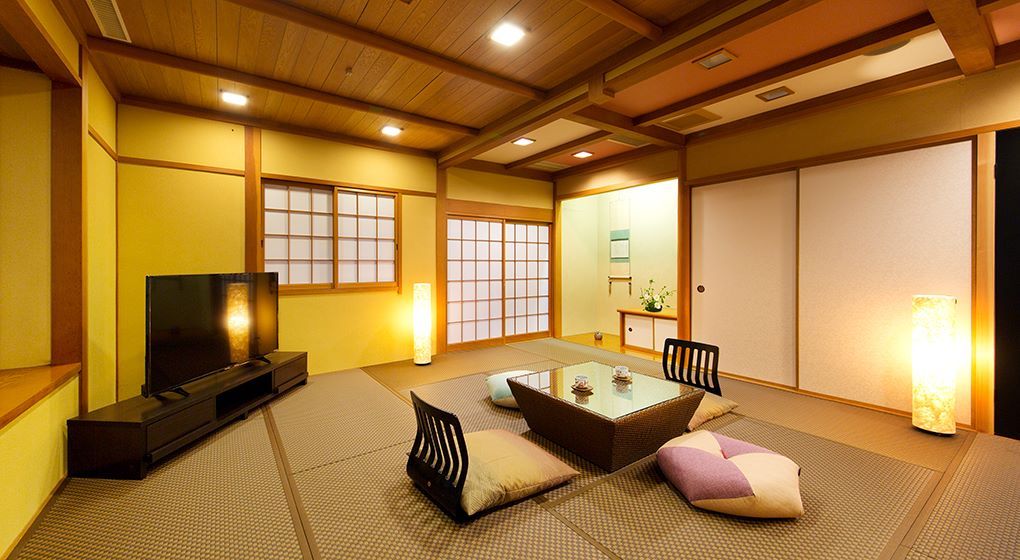 © Yuwaku Onsen Tourism Association