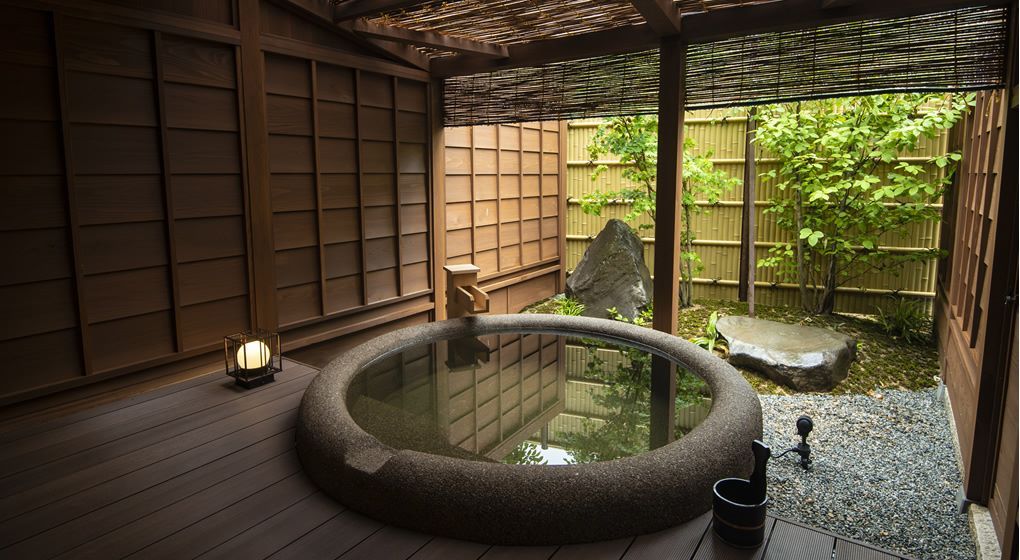 © Yuwaku Onsen Tourism Association